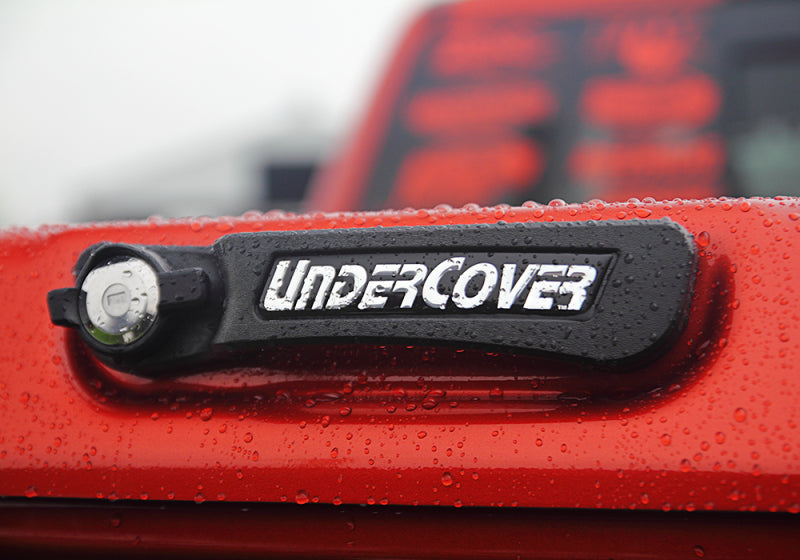 17-20 Ford F-150 UnderCoverUC2168L-N6 6.5ft Elite LX Bed Cover - Blue Lightning Effect