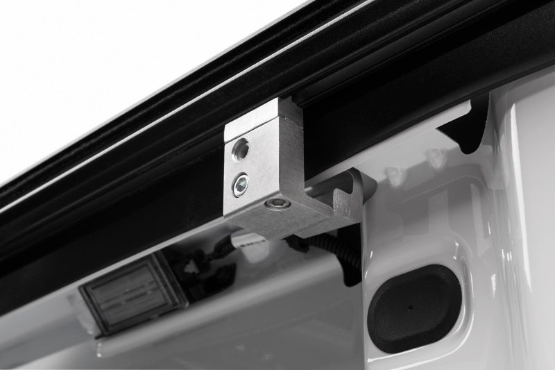 09-14 Ford F-150 Retrax 30371 5'7" IX Manual Retractable Tonneau Cover