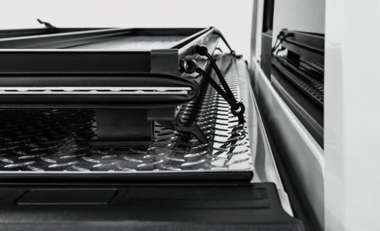 04-25 Ford F-150 Access B5010019 LOMAX 5ft 6in Standard Bed Carbon Fiber Tri-Fold Cover