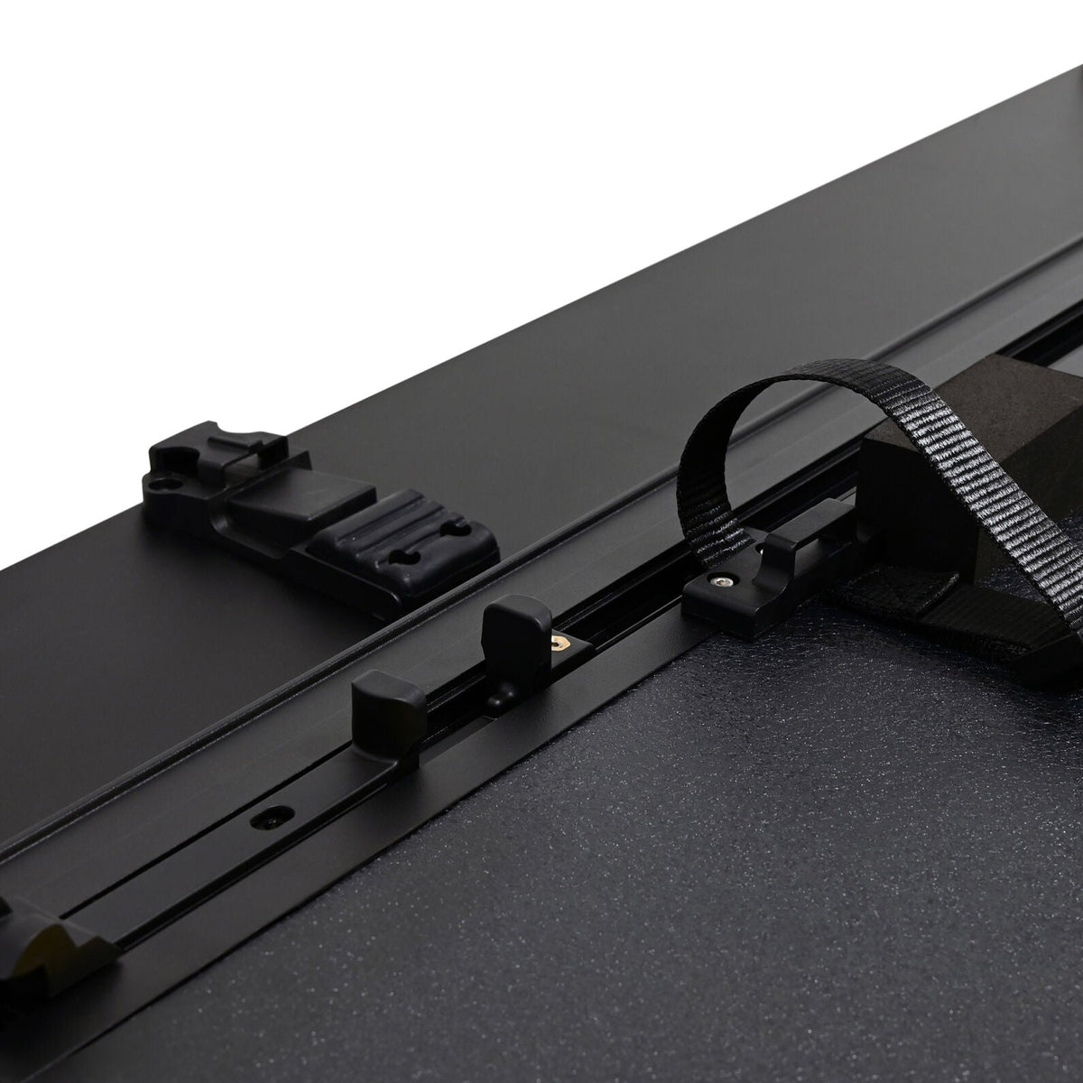 04-14 Ford F-150 2WD/4WD Westin 19-42055 Hard Tri-Fold Tonneau Cover Aluminum Black